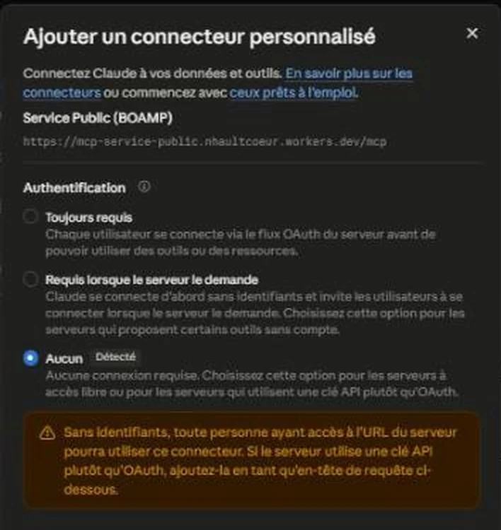 Écran d'authentification du connecteur personnalisé dans Claude, avec l'option Aucun cochée et marquée Détecté.