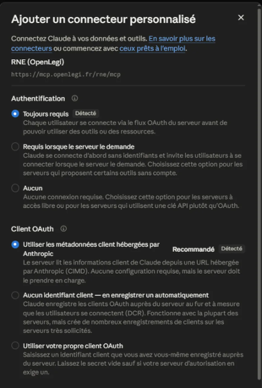 Écran de configuration de l'authentification du connecteur Légifrance, avec les options Toujours requis et Utiliser les métadonnées client hébergées par Anthropic, toutes deux marquées Détecté et déjà sélectionnées.